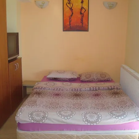 Linda Nocleg ze śniadaniem 3*