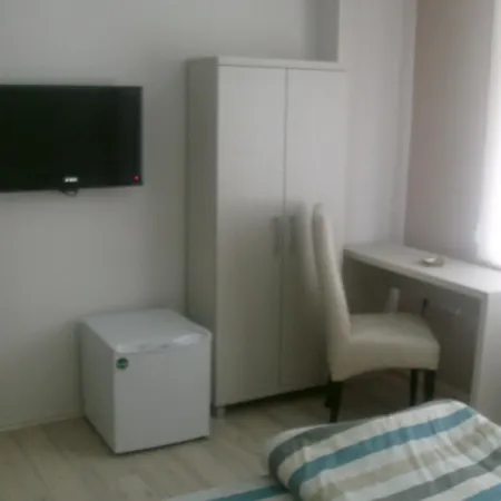 Linda Nocleg ze śniadaniem 3*